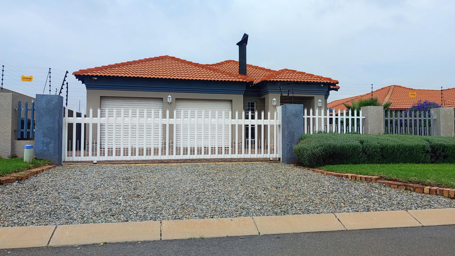 Front View of property in Visagiepark