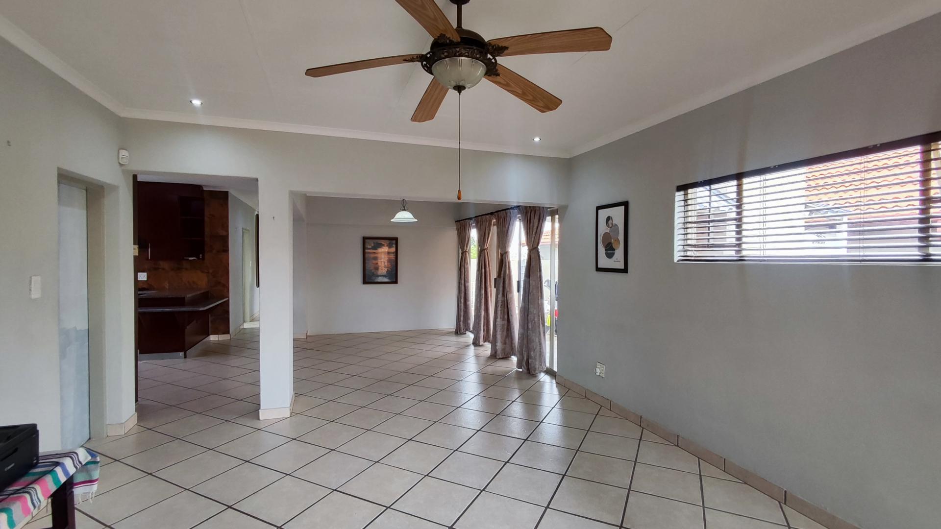Lounges - 23 square meters of property in Visagiepark