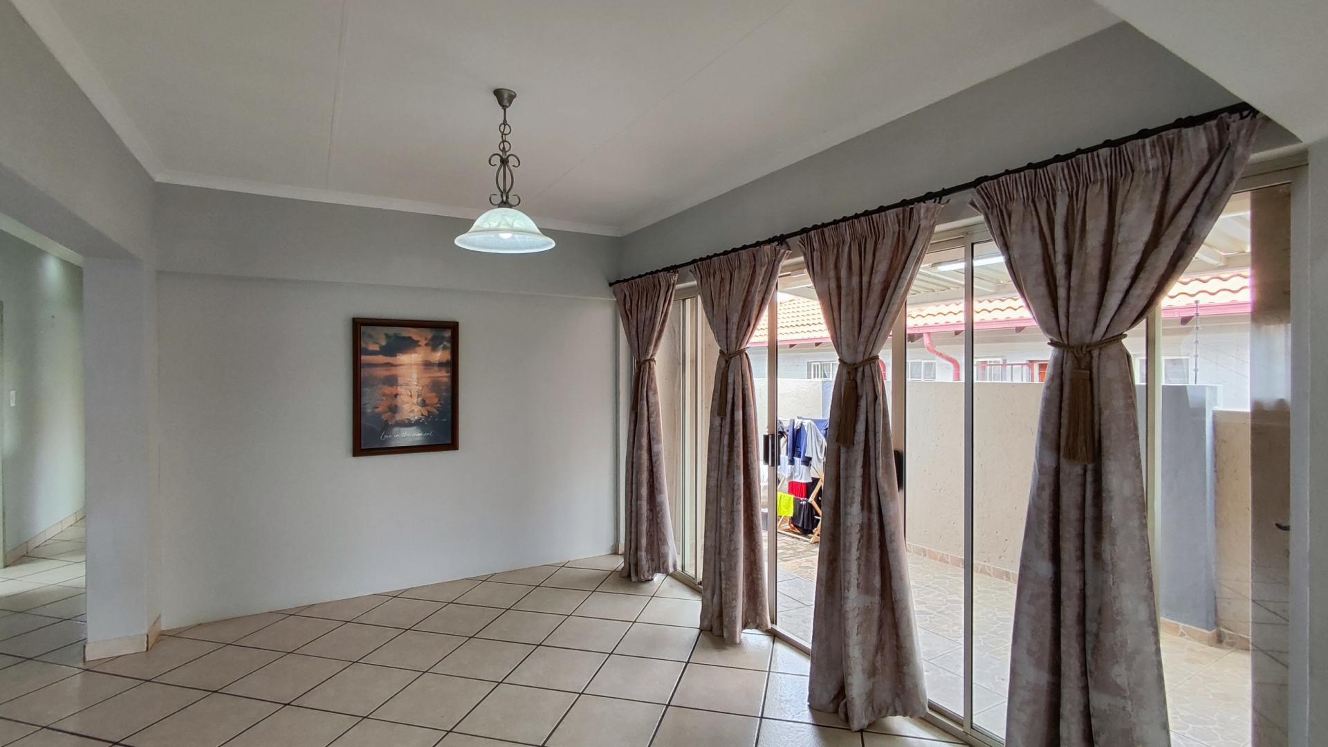 Dining Room - 13 square meters of property in Visagiepark