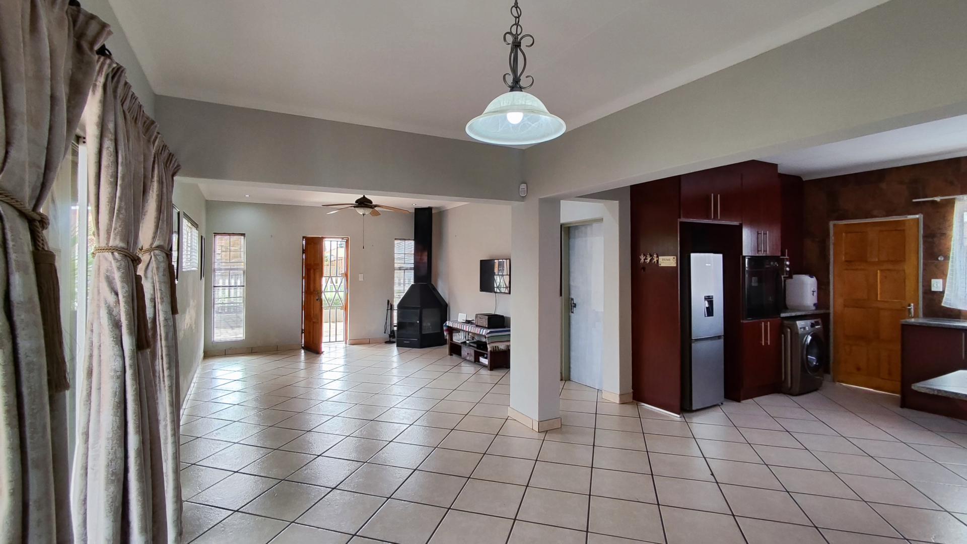 Dining Room - 13 square meters of property in Visagiepark