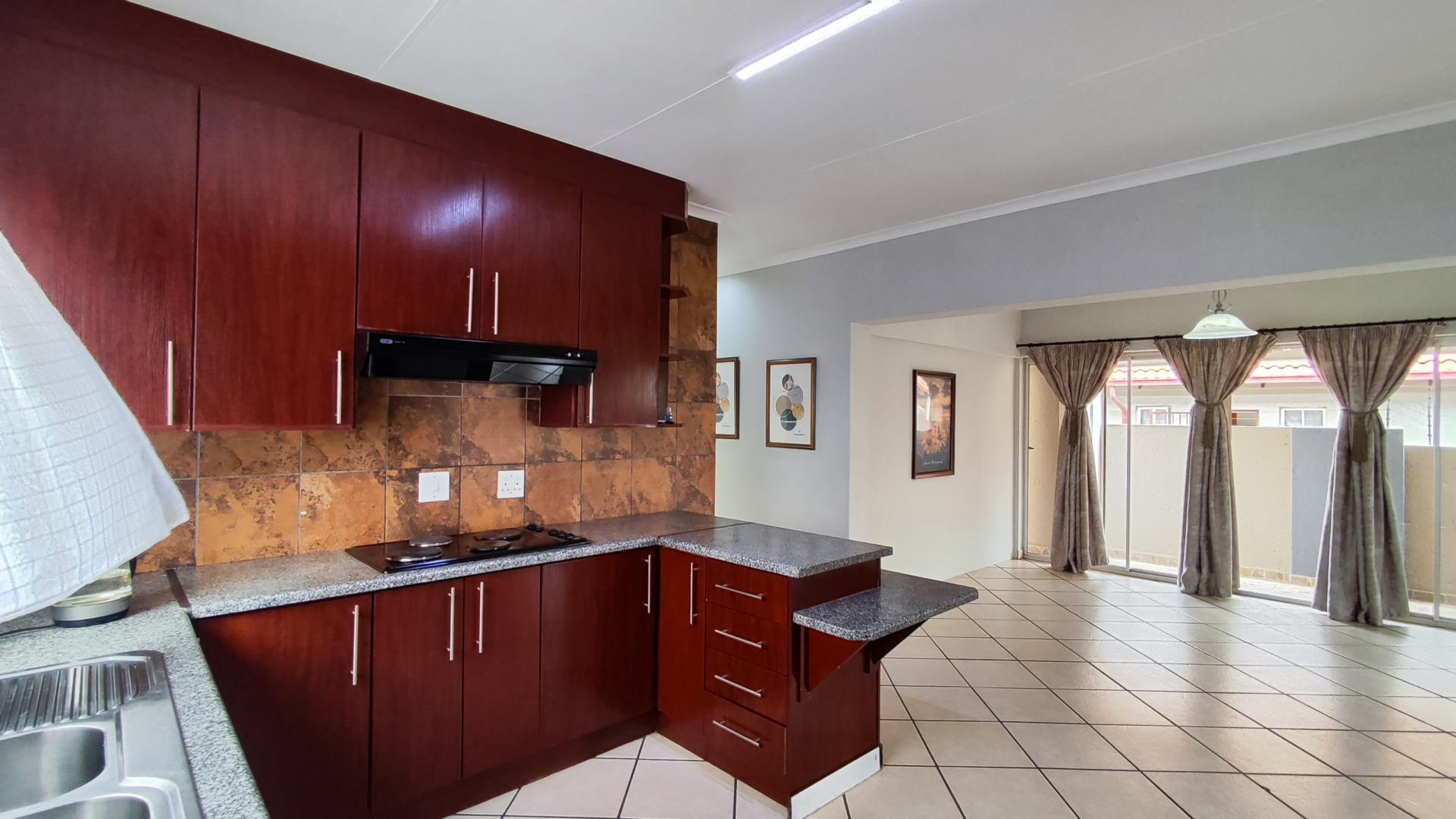 Kitchen - 12 square meters of property in Visagiepark