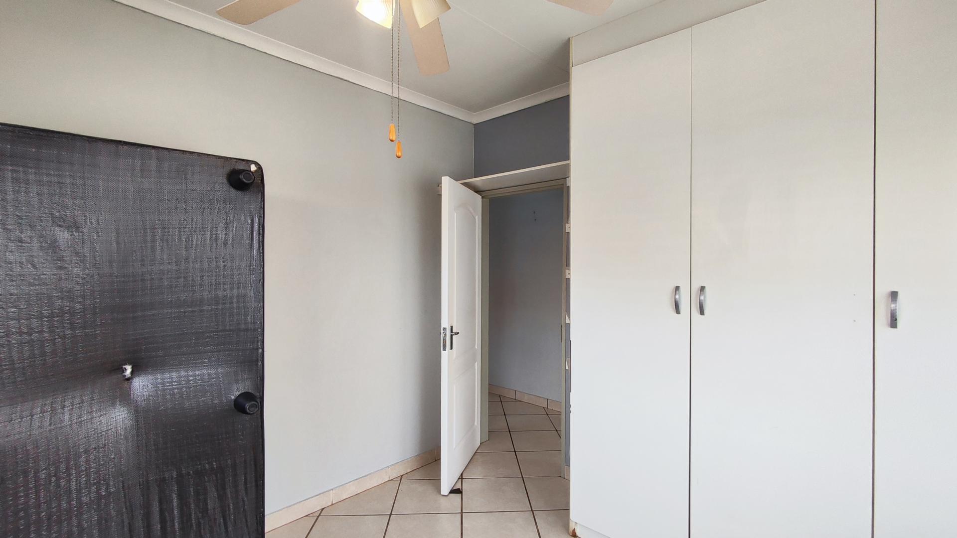 Bed Room 2 - 10 square meters of property in Visagiepark