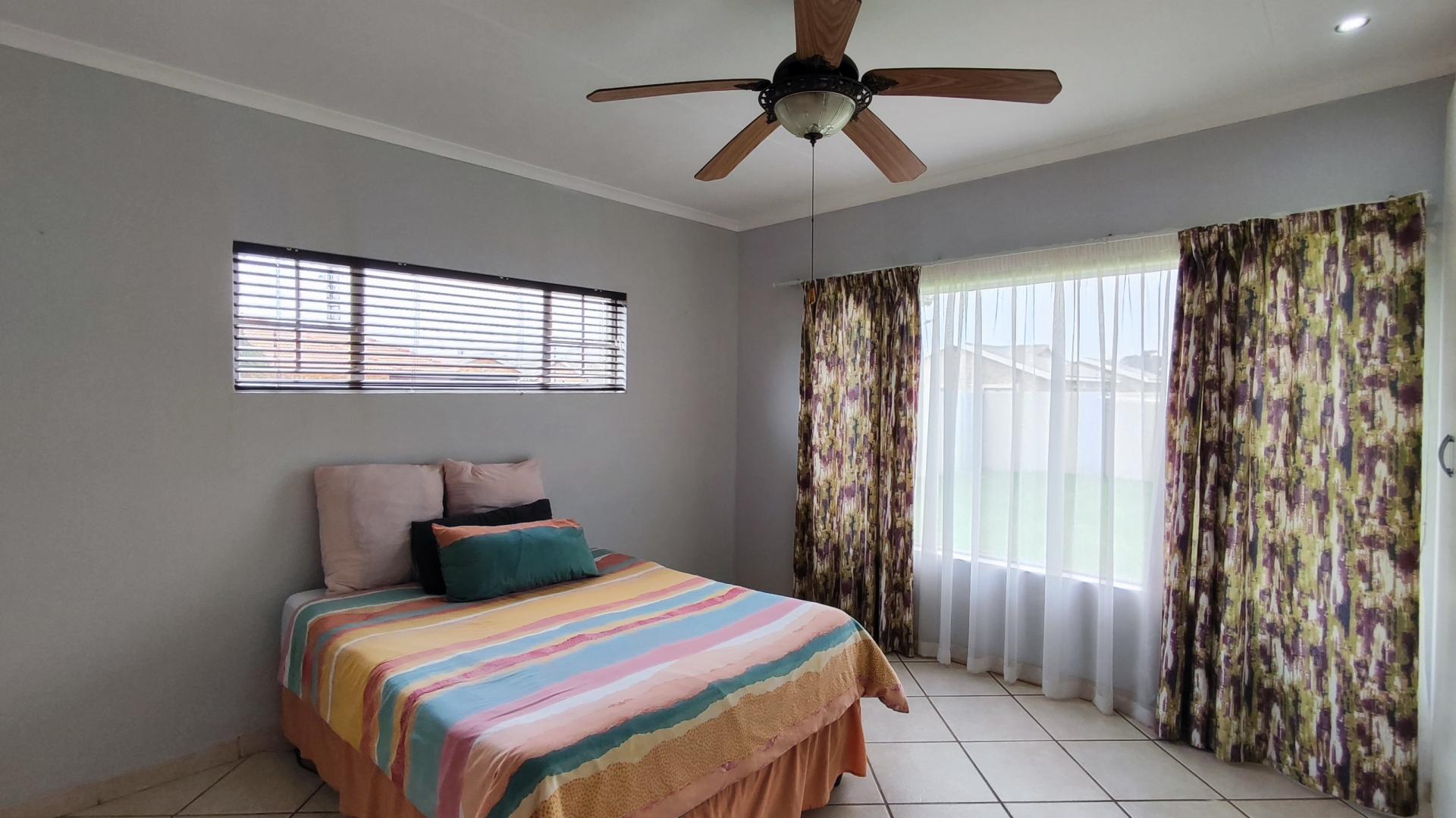 Main Bedroom - 17 square meters of property in Visagiepark