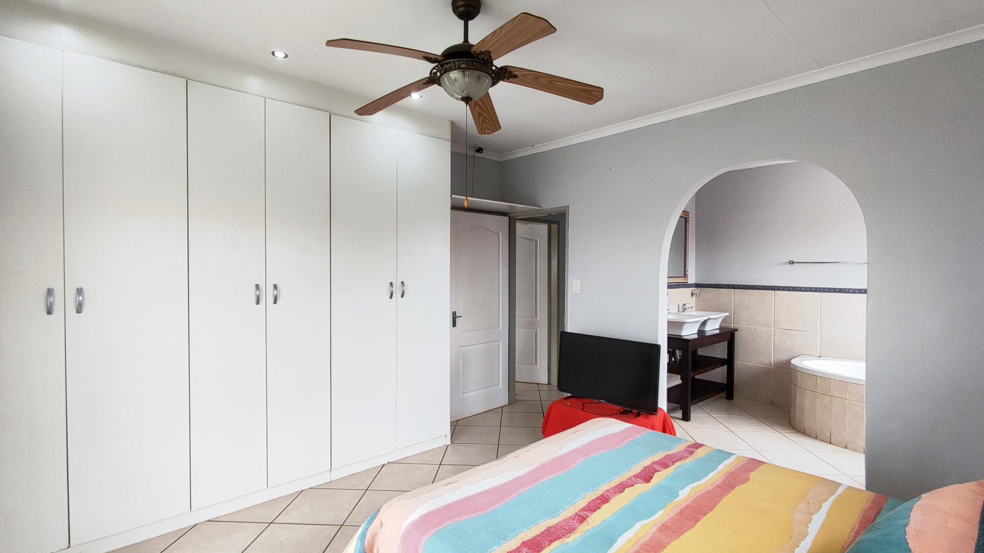 Main Bedroom - 17 square meters of property in Visagiepark