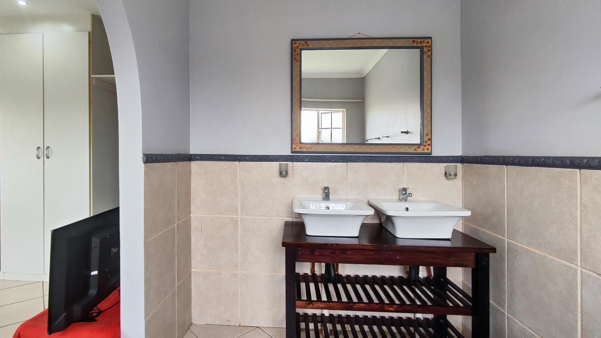 Main Bathroom - 7 square meters of property in Visagiepark
