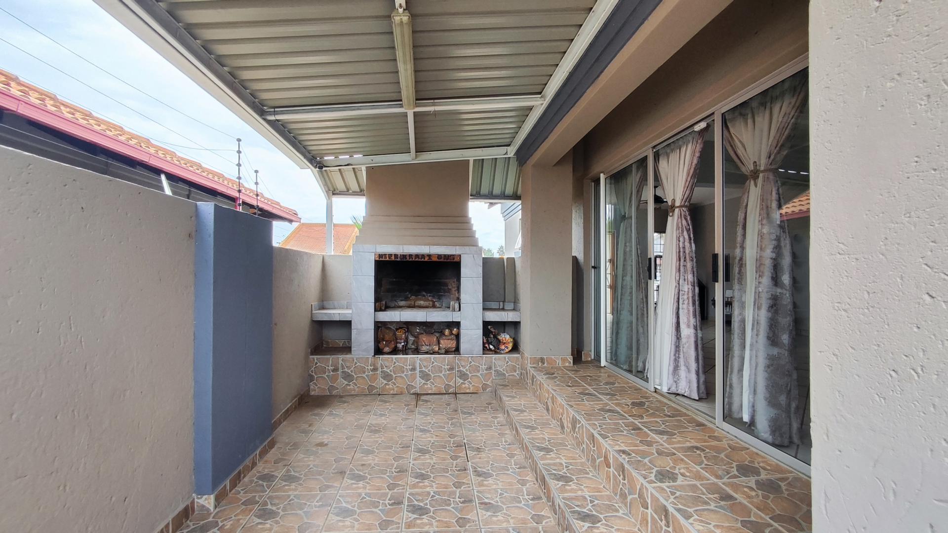 Patio - 15 square meters of property in Visagiepark