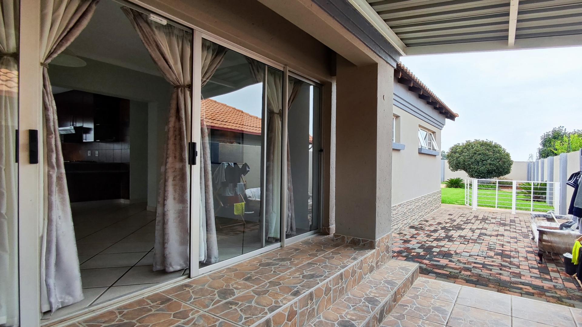 Patio - 15 square meters of property in Visagiepark