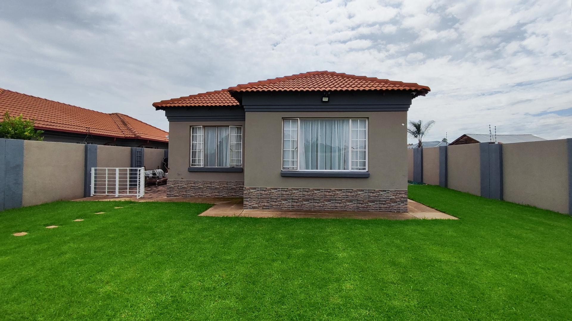 Backyard of property in Visagiepark