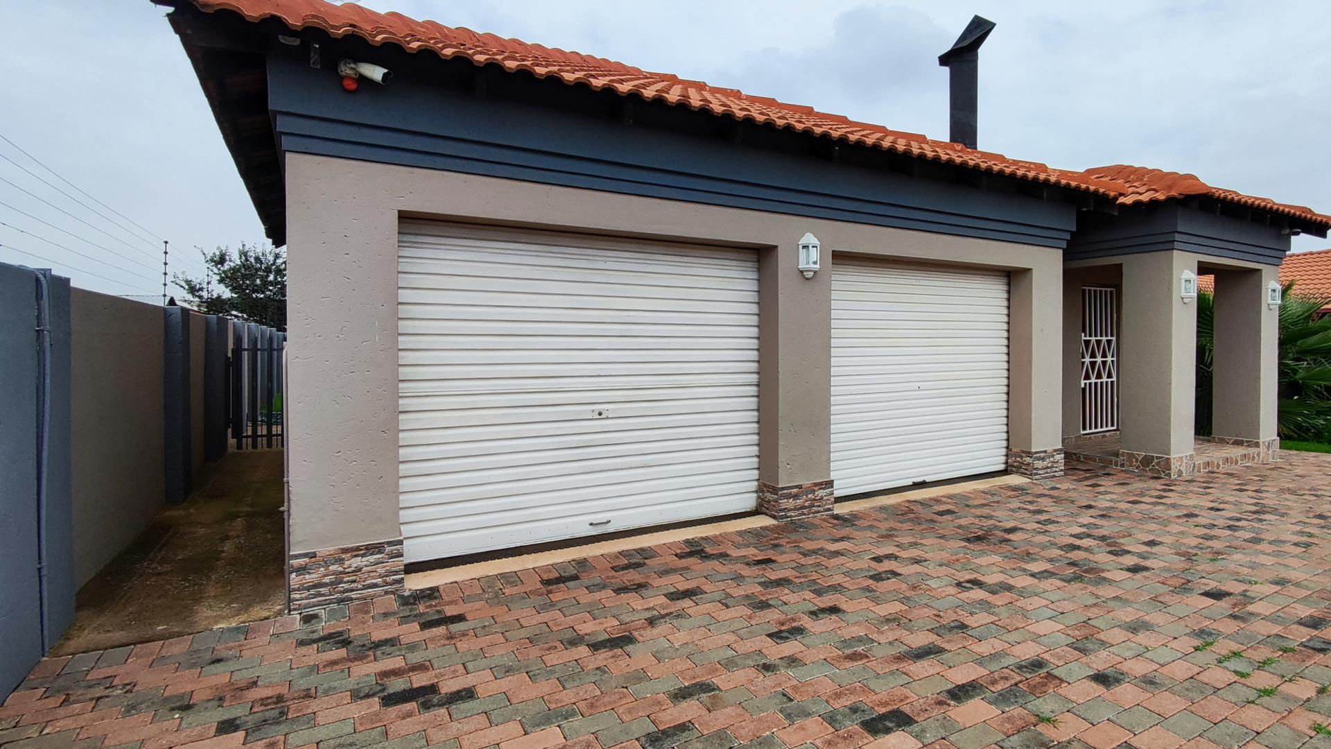 Front View of property in Visagiepark