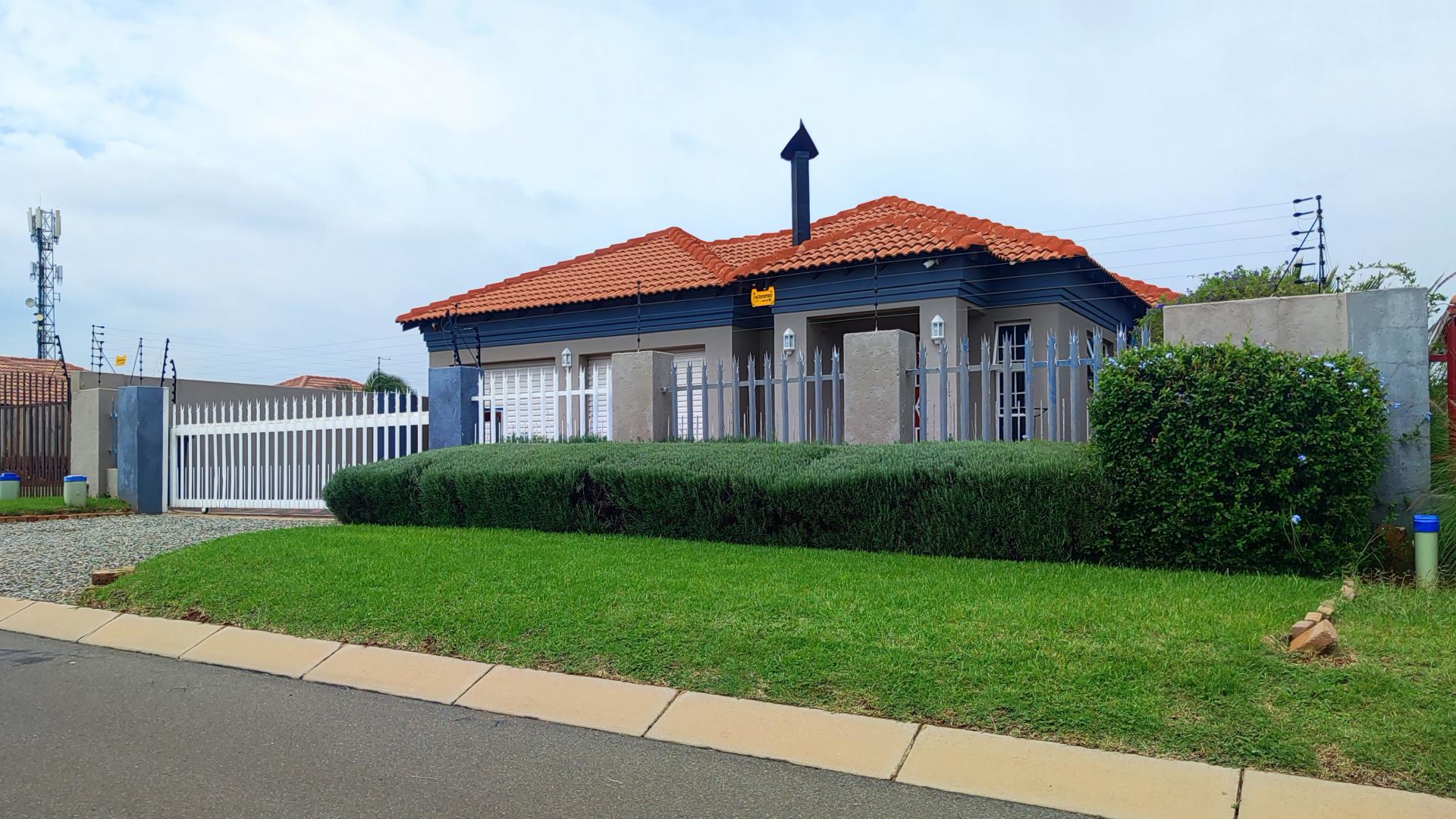 Front View of property in Visagiepark