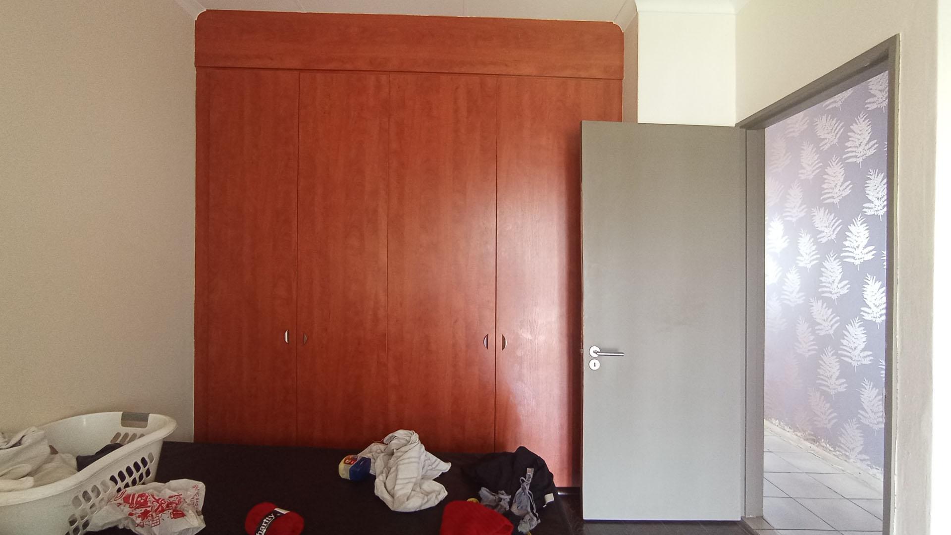 Bed Room 1 - 13 square meters of property in Midridge Park