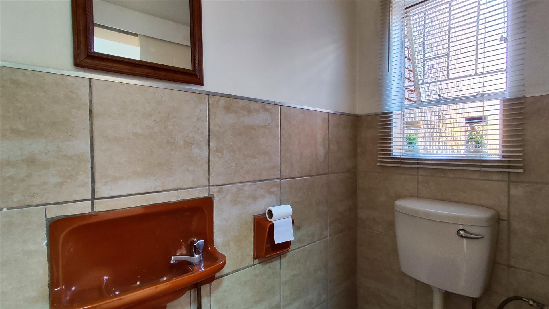 Guest Toilet - 2 square meters of property in Rynfield