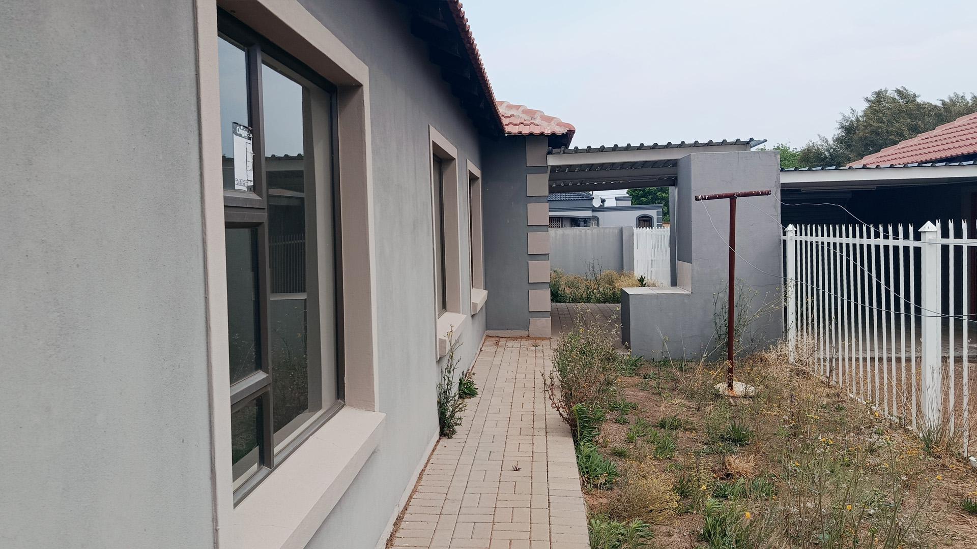 Backyard of property in Bloemdustria