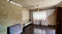 Lounges - 16 square meters of property in Germiston