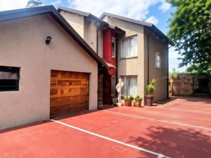 9 Bedroom Guest House for Sale For Sale in Eldoraigne - MR670189