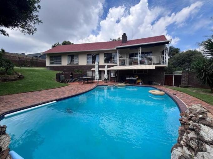 4 Bedroom House for Sale For Sale in Florida Glen - MR670190