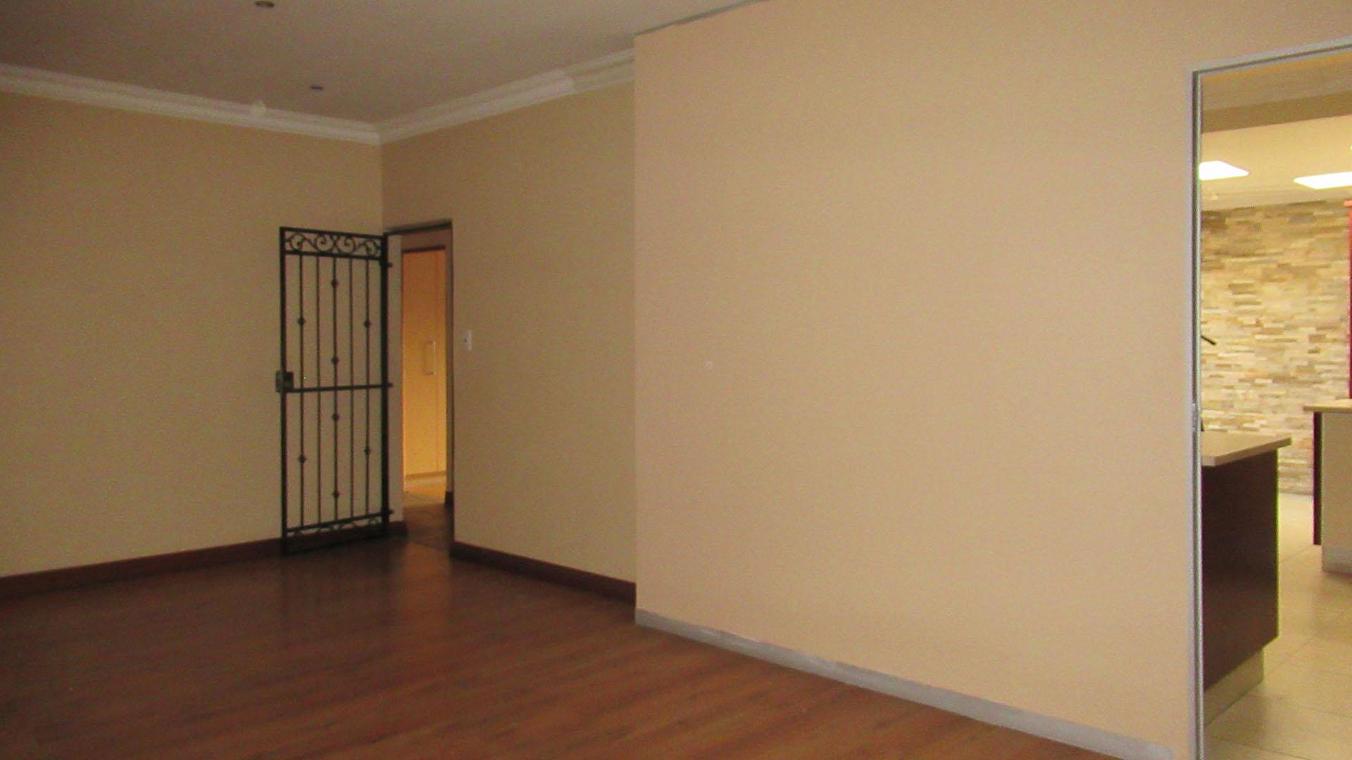 Dining Room - 29 square meters of property in Johannesburg North