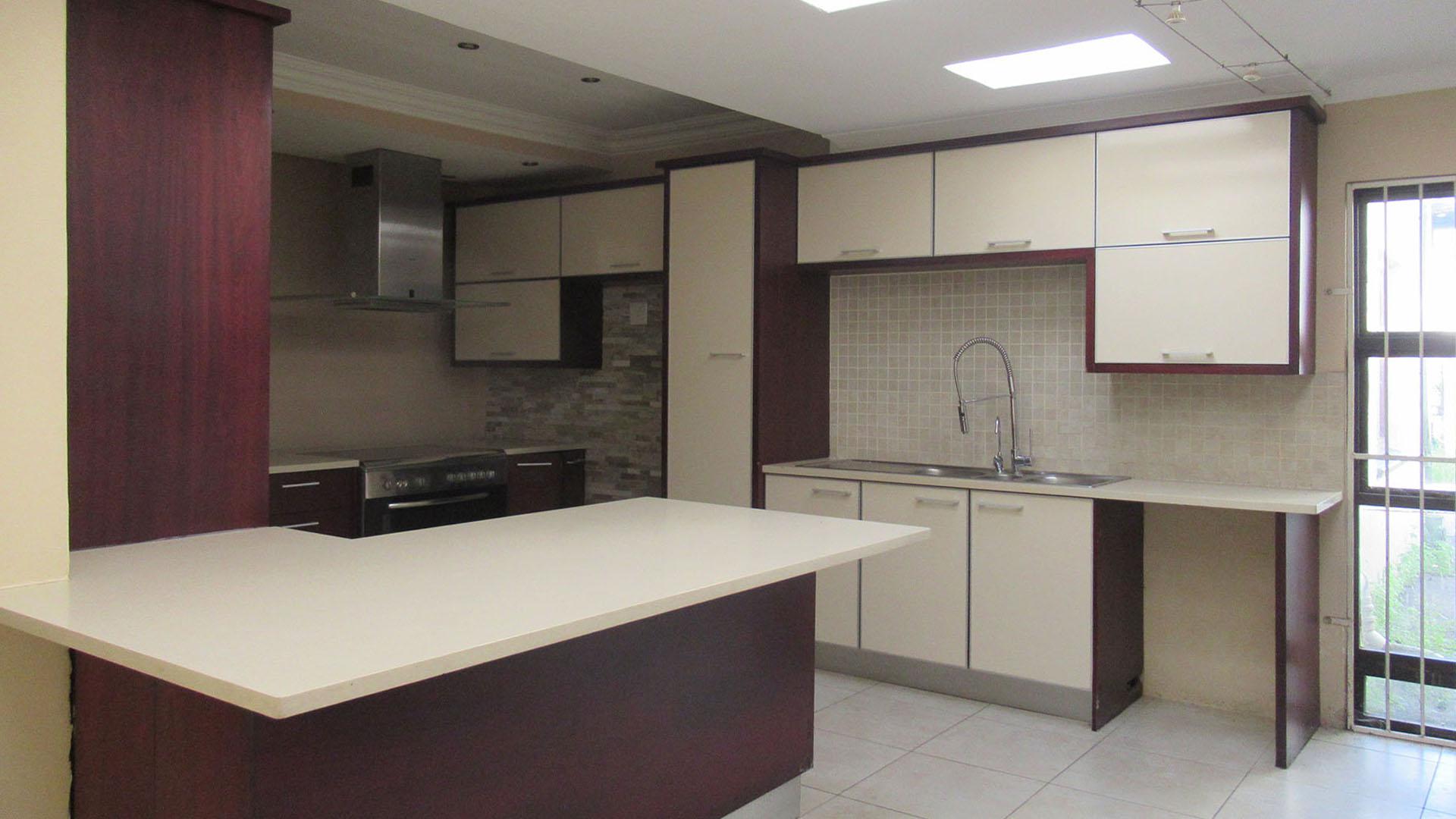 Kitchen - 26 square meters of property in Johannesburg North