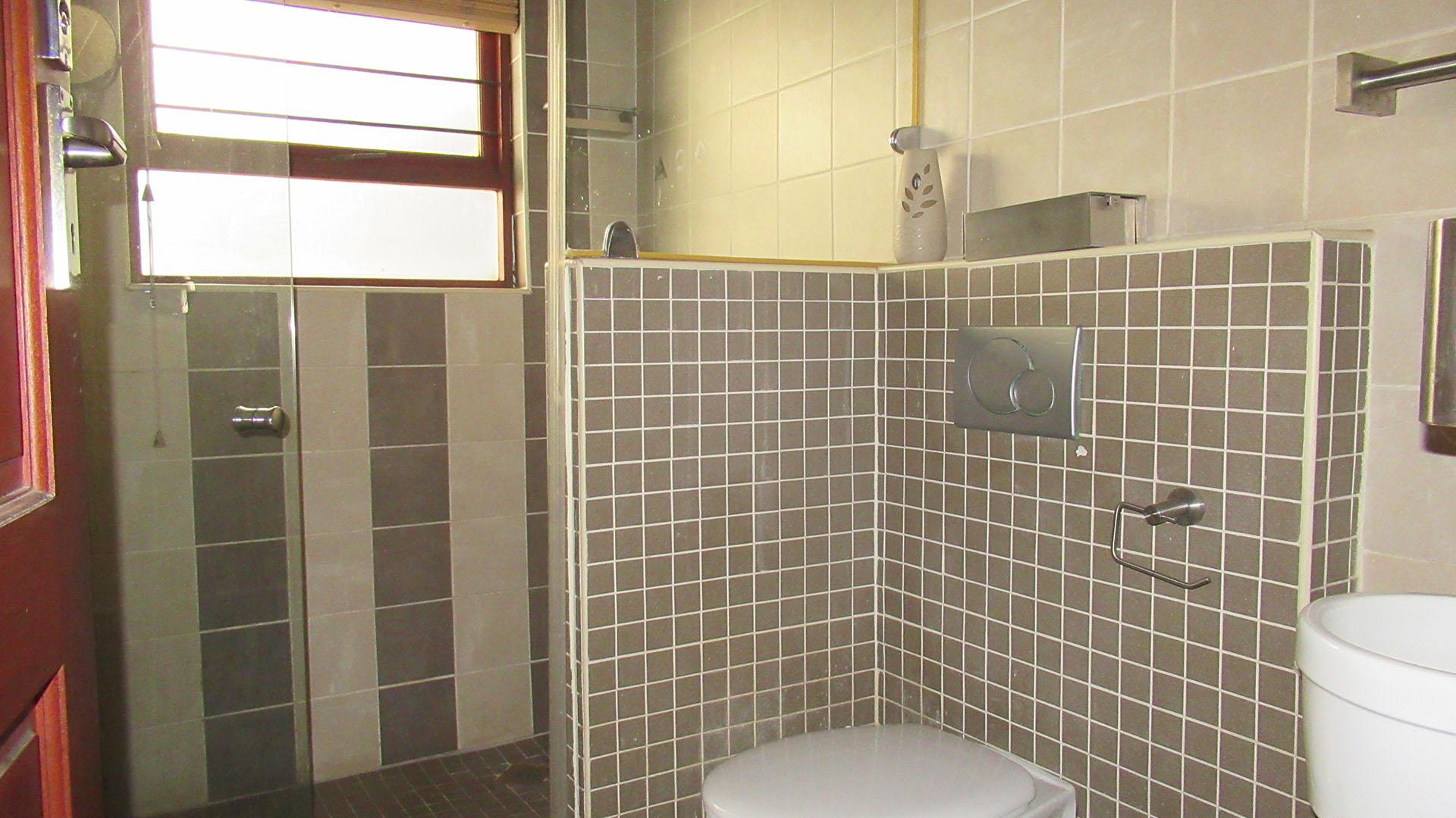 Bathroom 1 - 4 square meters of property in Johannesburg North