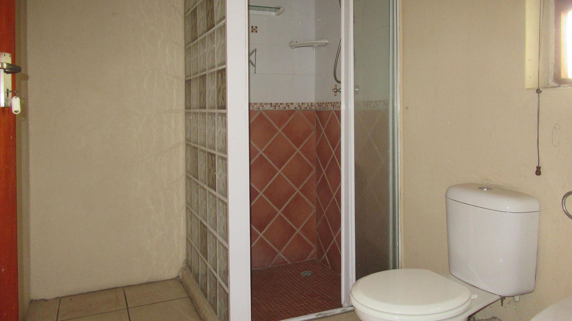 Bathroom 2 - 6 square meters of property in Johannesburg North