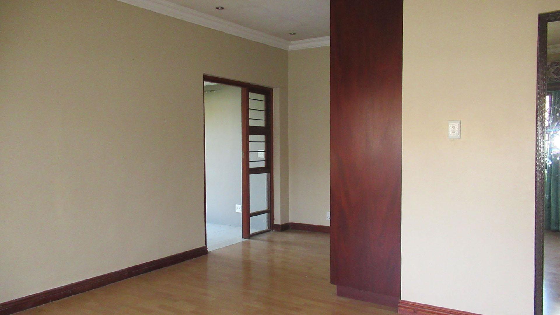 Main Bedroom - 23 square meters of property in Johannesburg North