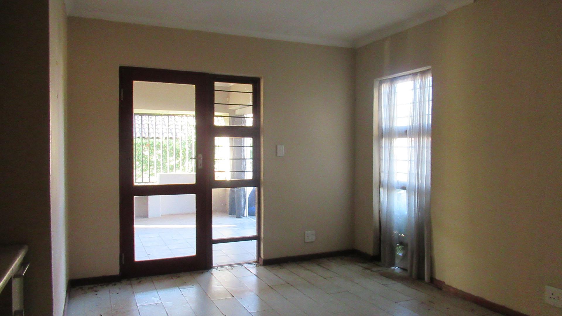 Bed Room 2 - 15 square meters of property in Johannesburg North