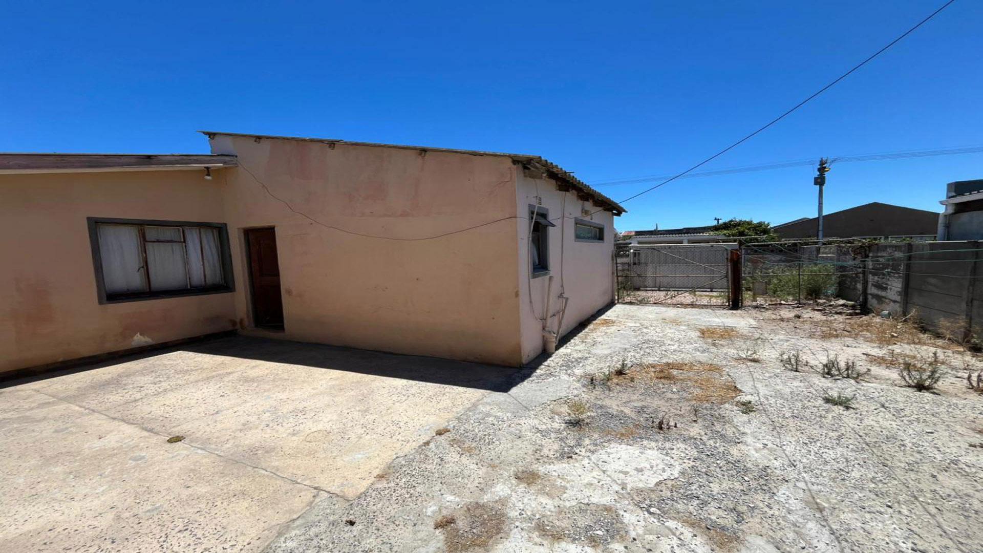 Front View of property in Parow Central
