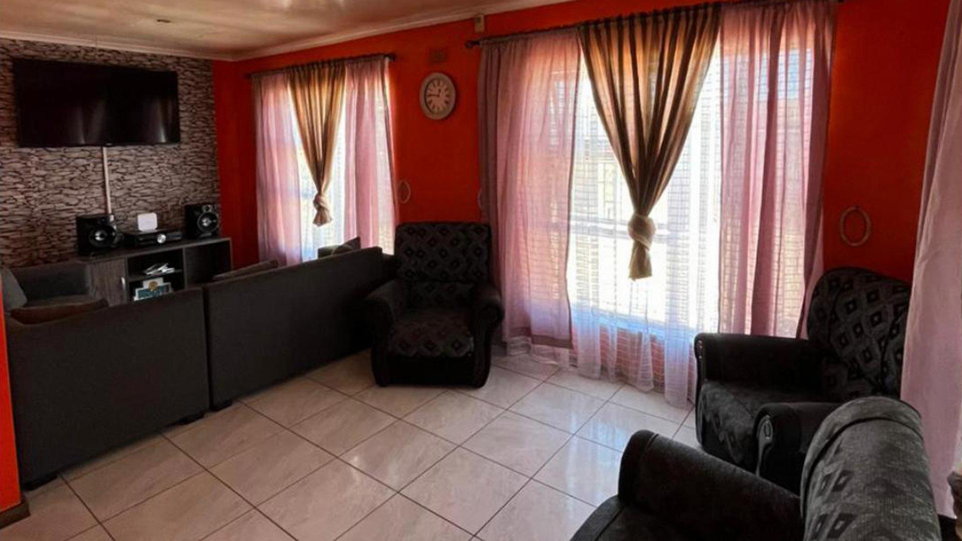 Lounges of property in Parow Central
