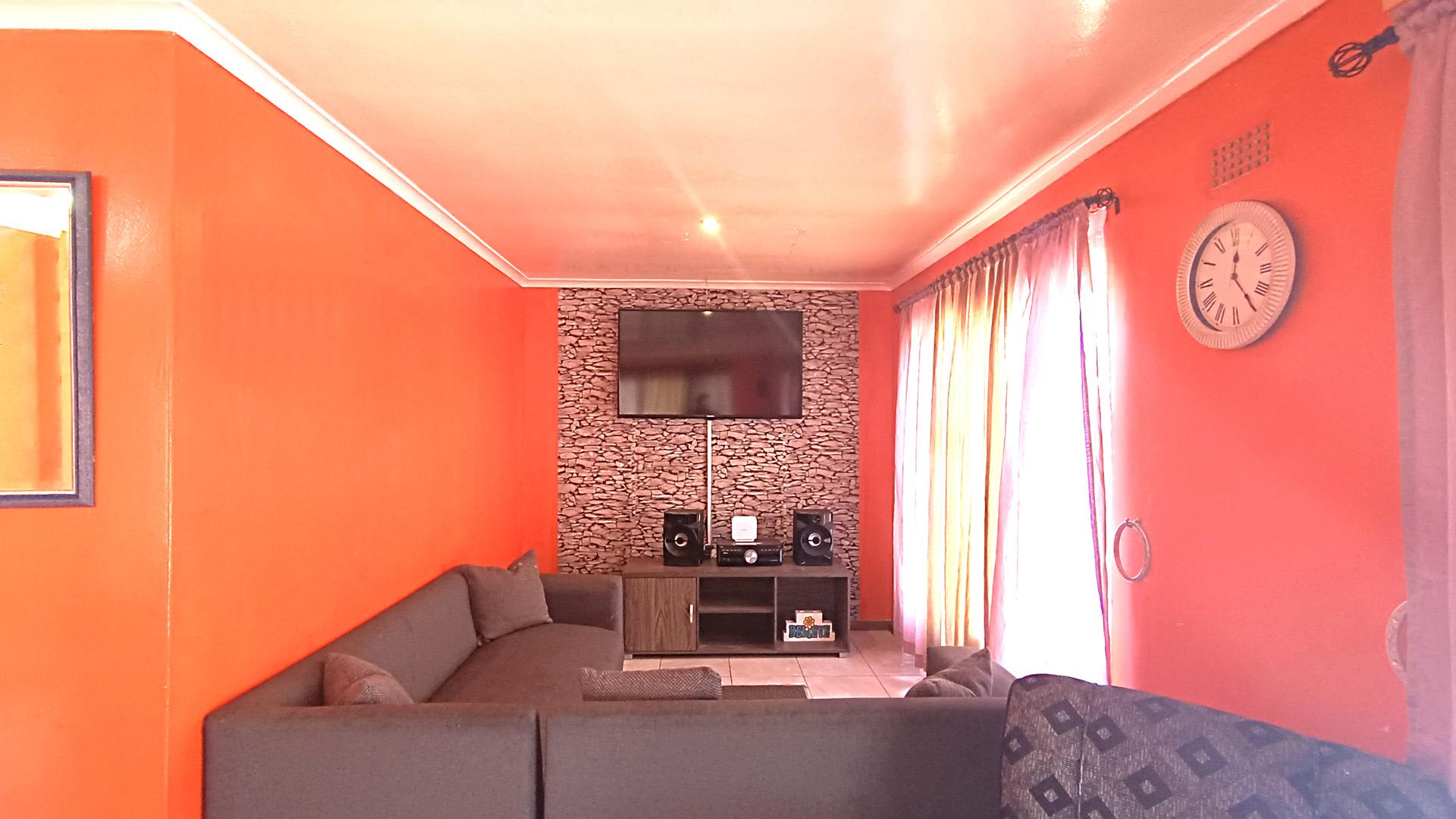 TV Room - 9 square meters of property in Parow Central