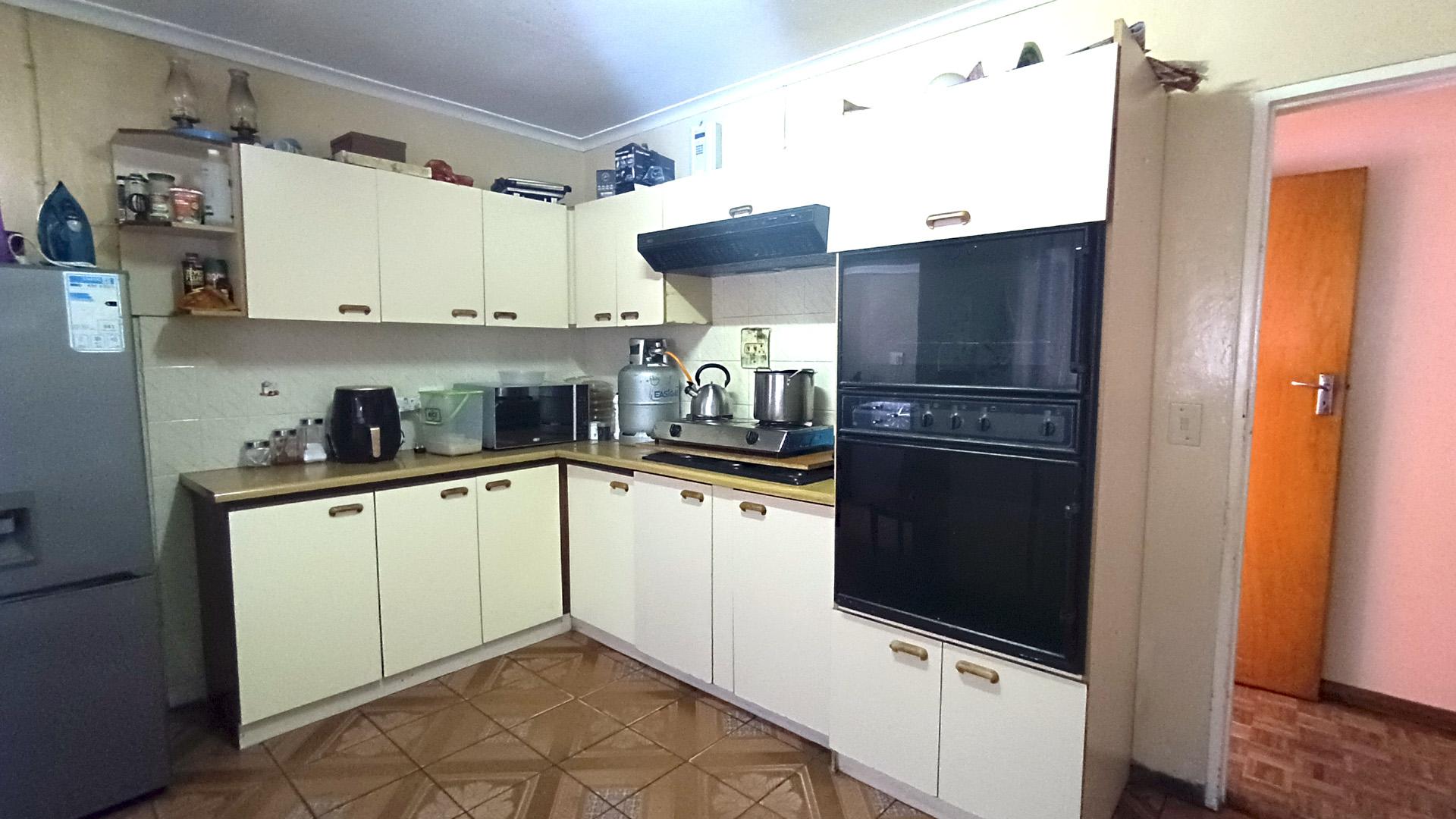 Kitchen - 15 square meters of property in Parow Central