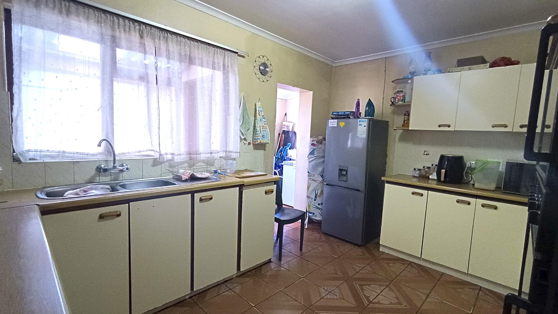 Kitchen - 15 square meters of property in Parow Central