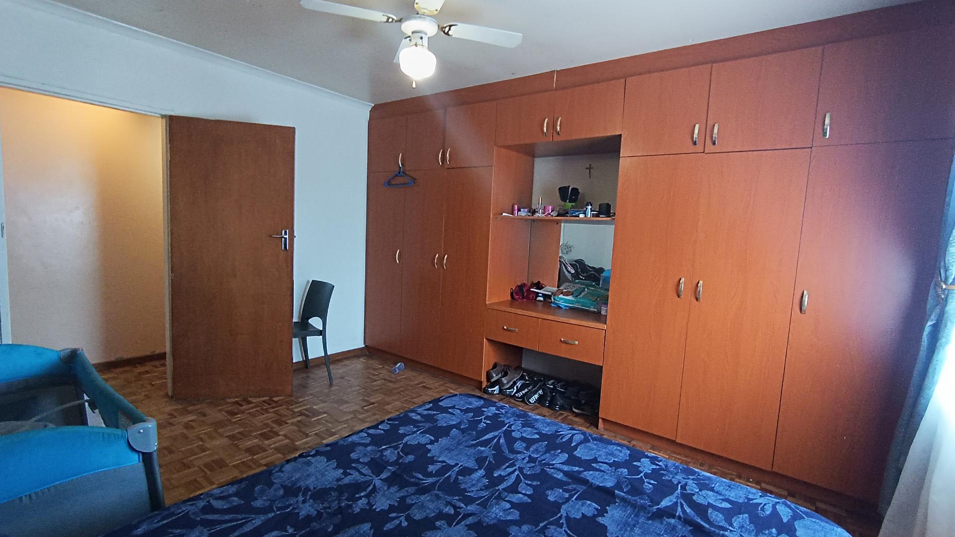 Bed Room 3 - 19 square meters of property in Parow Central