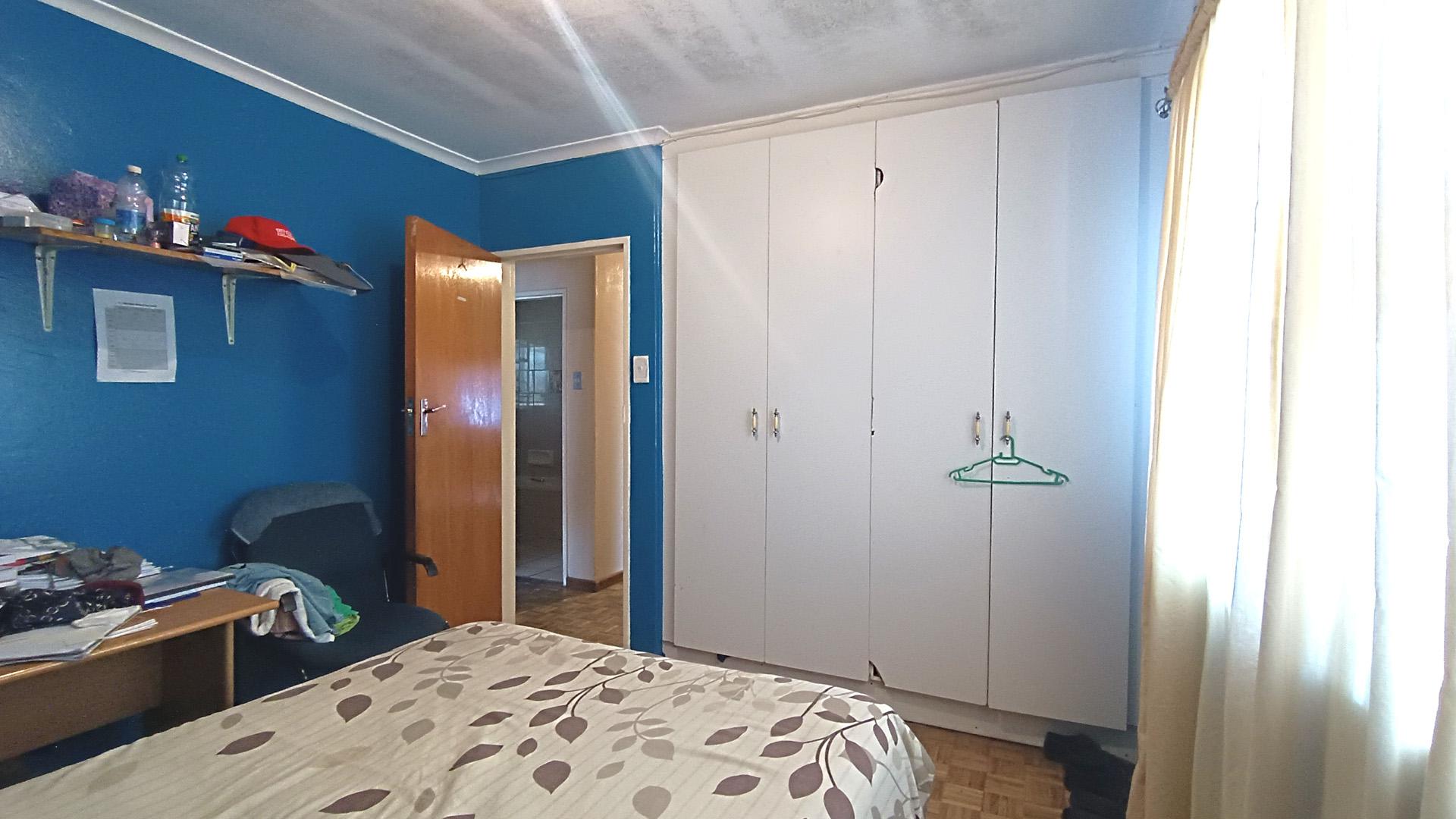 Bed Room 2 - 13 square meters of property in Parow Central