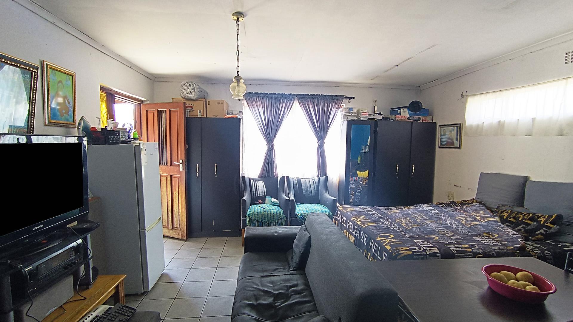 Flatlet - 32 square meters of property in Parow Central