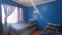 Bed Room 1 - 11 square meters of property in Parow Central