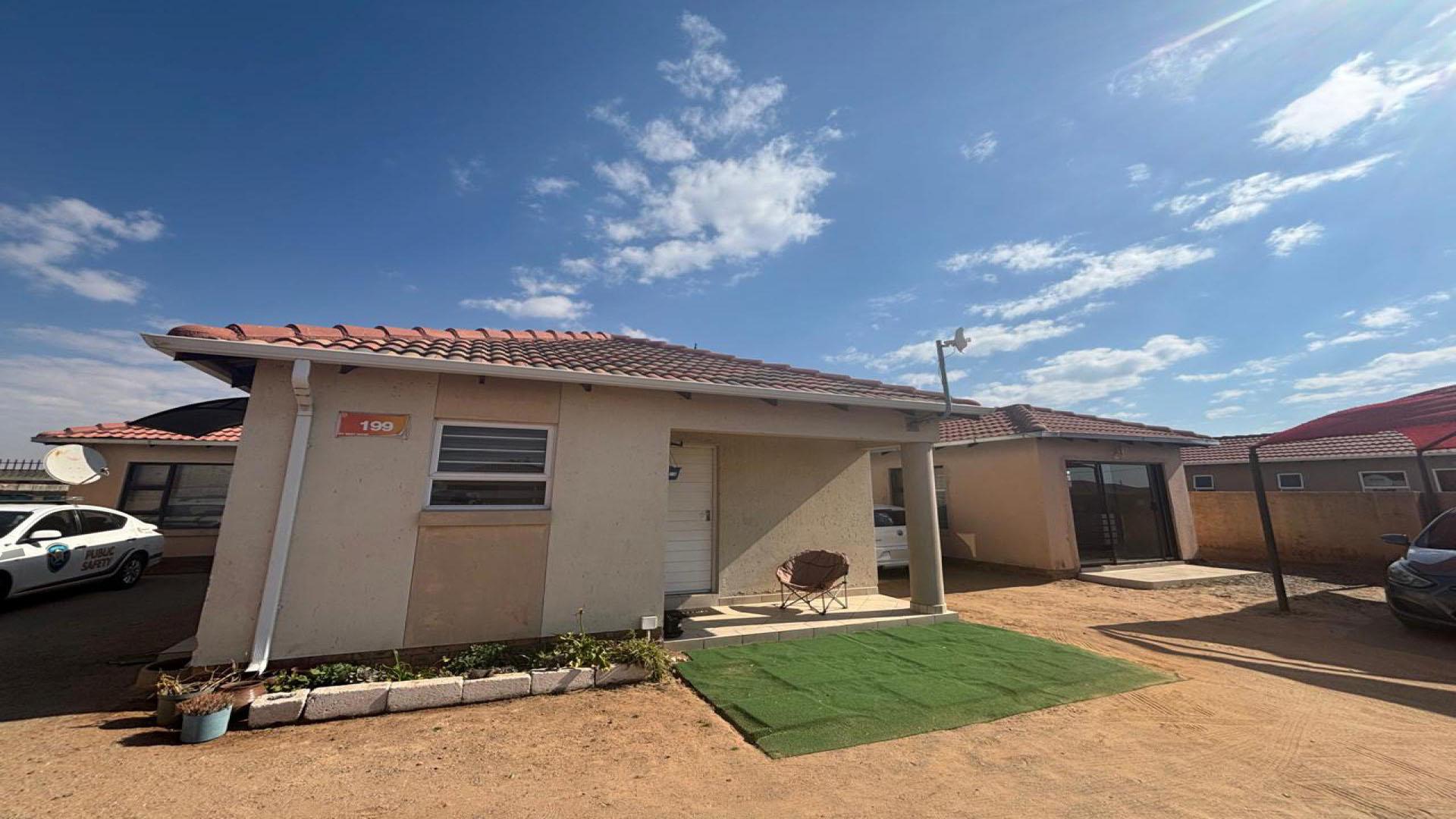 Front View of property in Azaadville Gardens