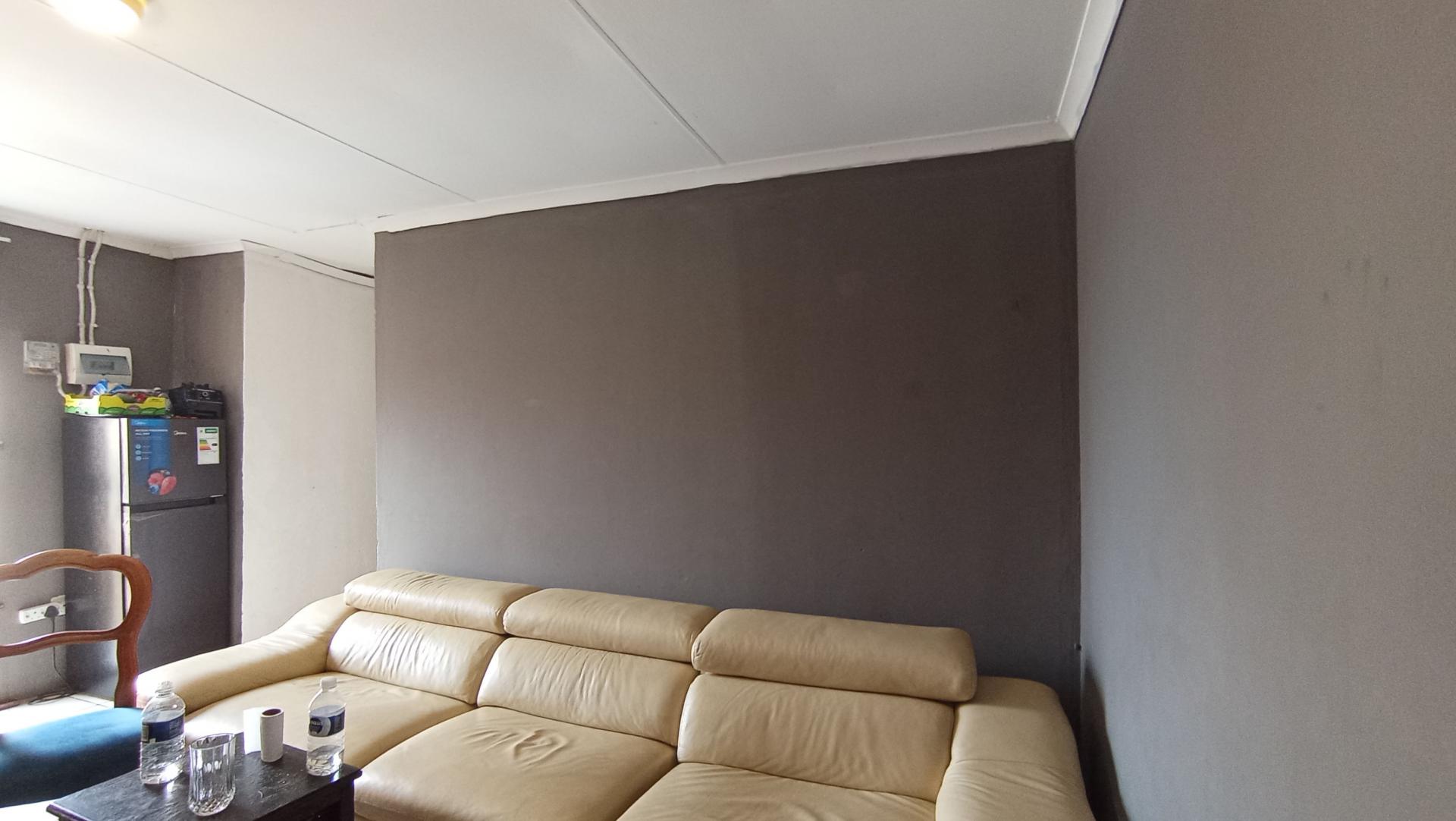 Lounges - 54 square meters of property in Azaadville Gardens