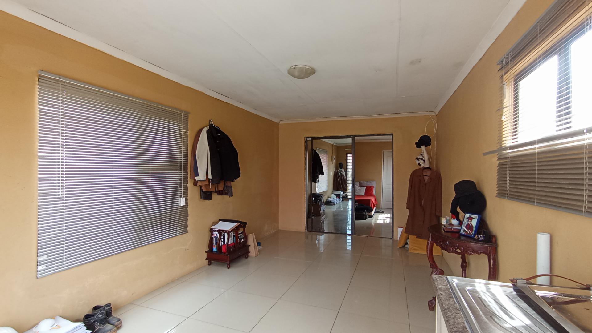 Lounges - 54 square meters of property in Azaadville Gardens