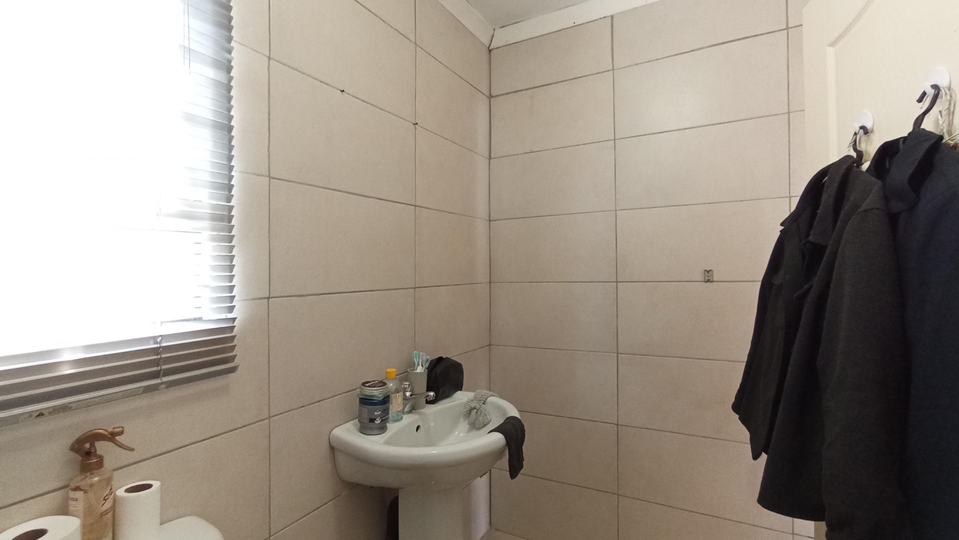 Bathroom 1 - 22 square meters of property in Azaadville Gardens