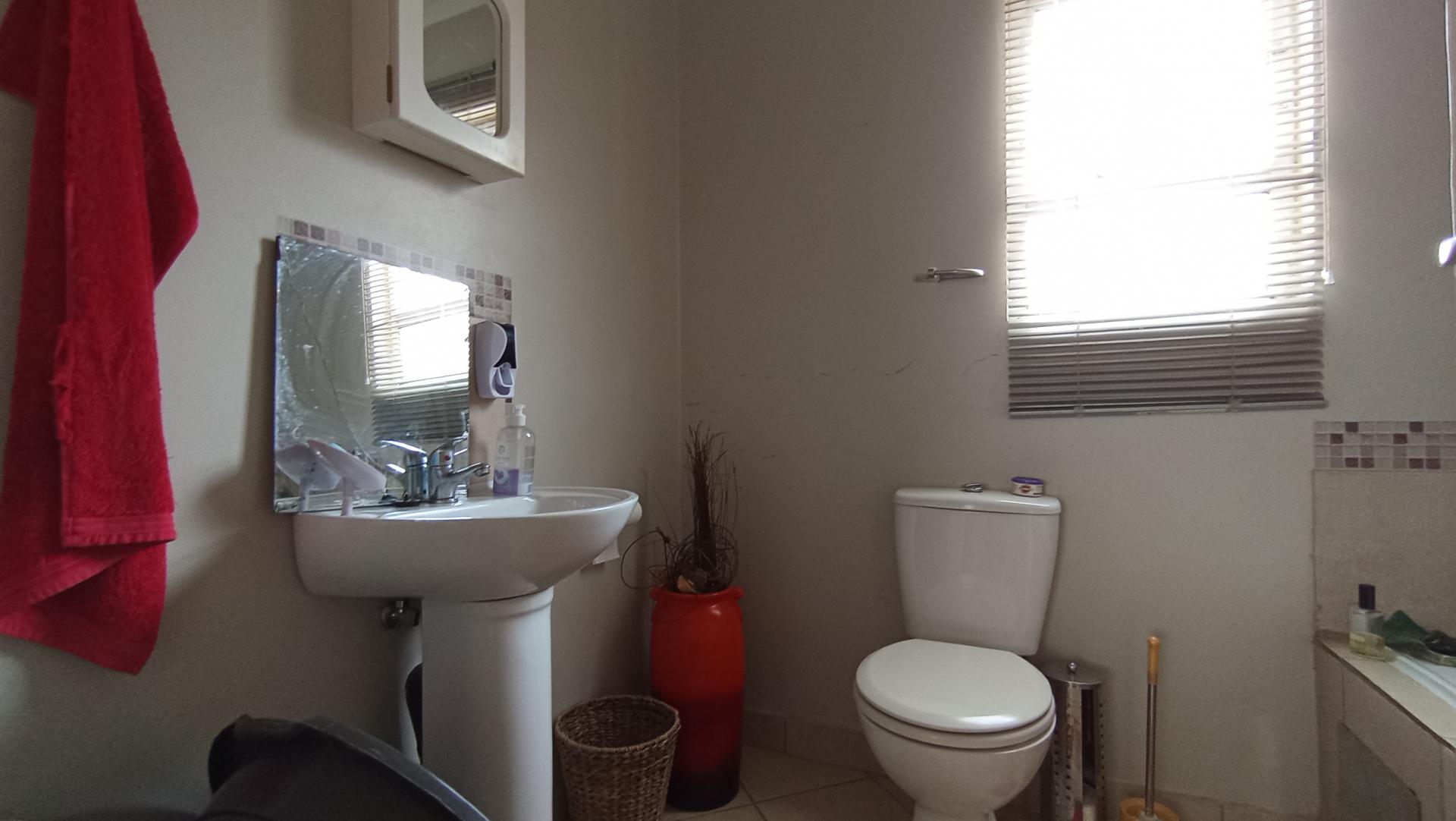 Bathroom 1 - 22 square meters of property in Azaadville Gardens