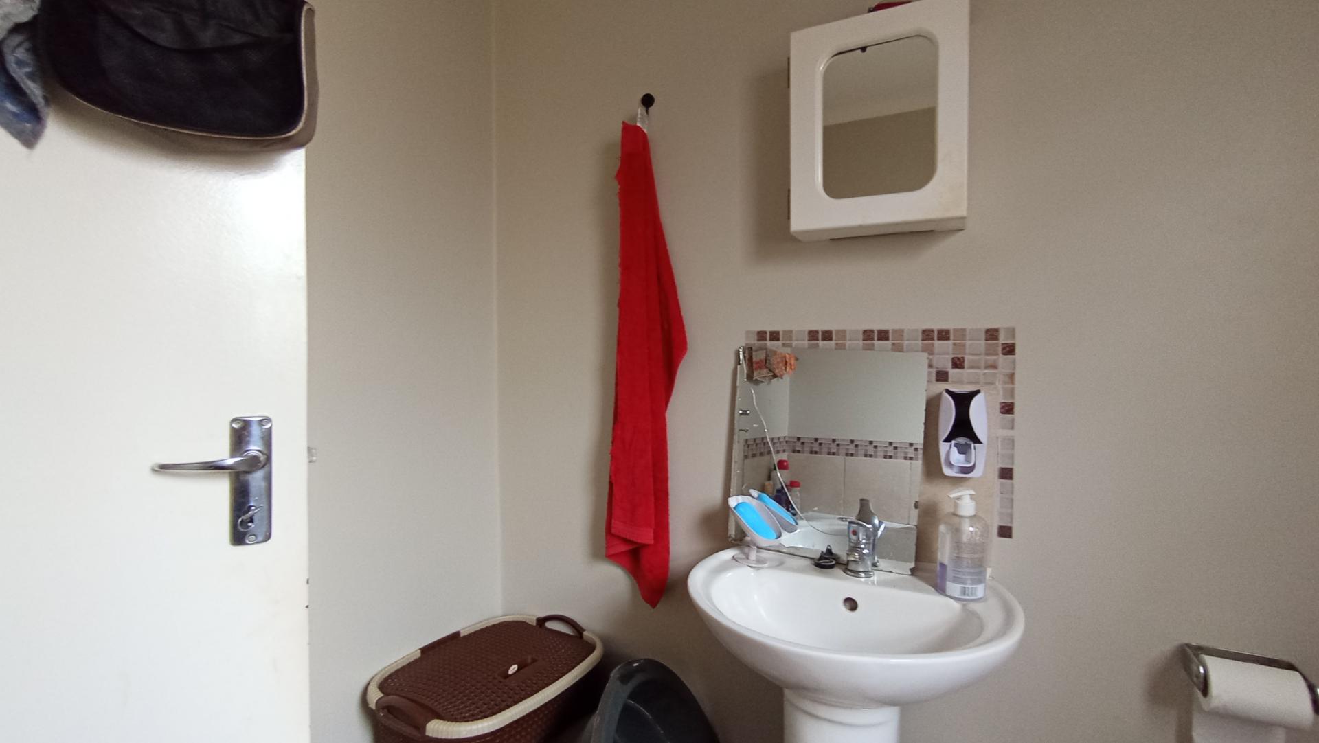 Bathroom 1 - 22 square meters of property in Azaadville Gardens