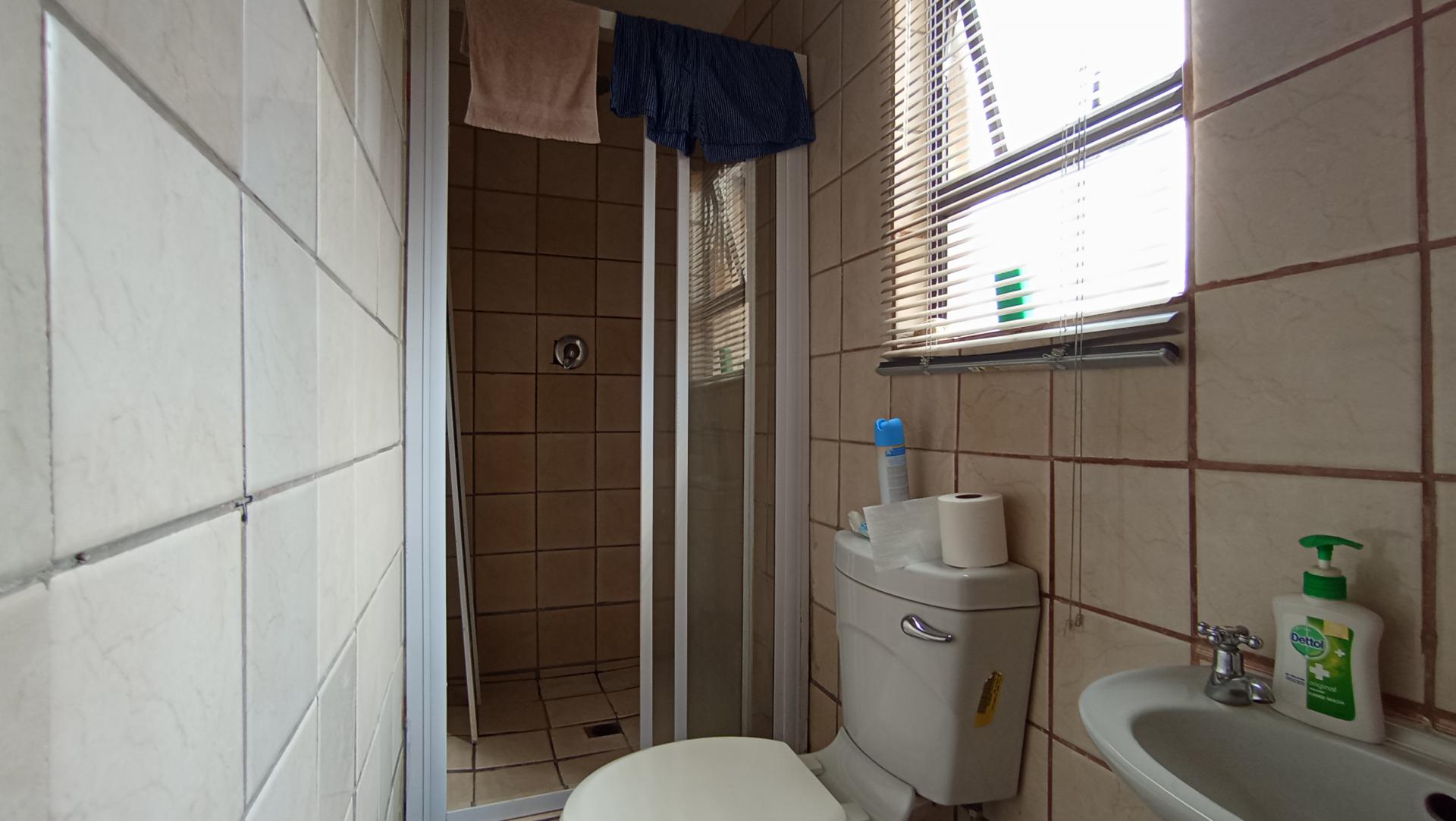 Bathroom 1 - 22 square meters of property in Azaadville Gardens