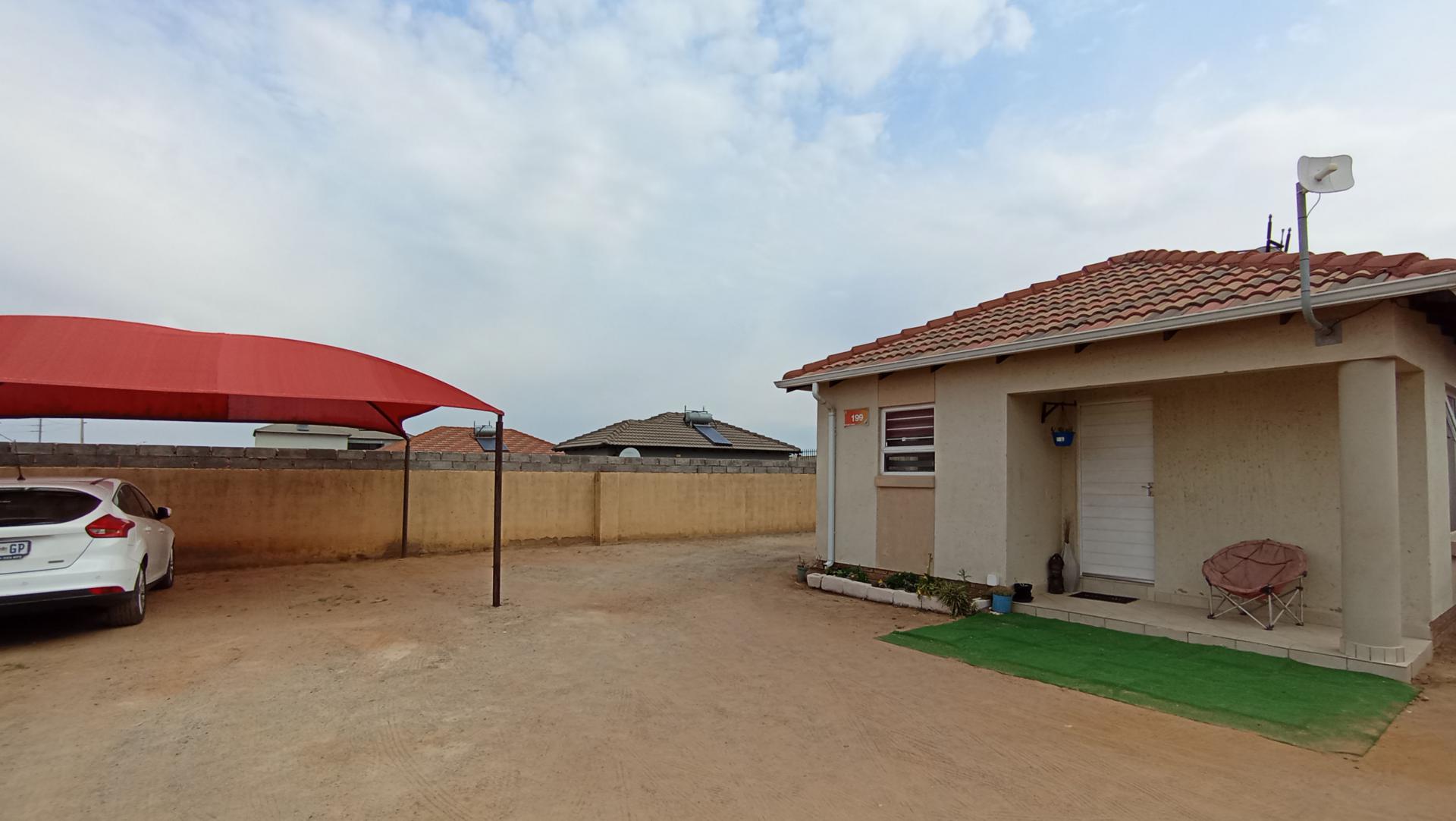 Front View of property in Azaadville Gardens