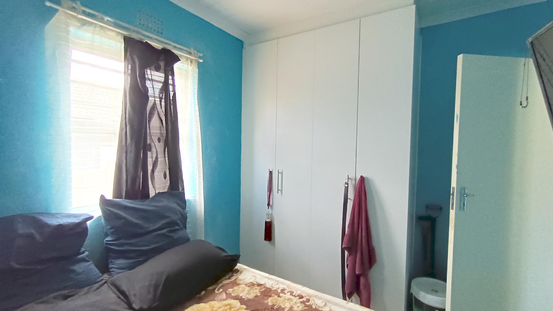 Bed Room 2 - 9 square meters of property in Paarl