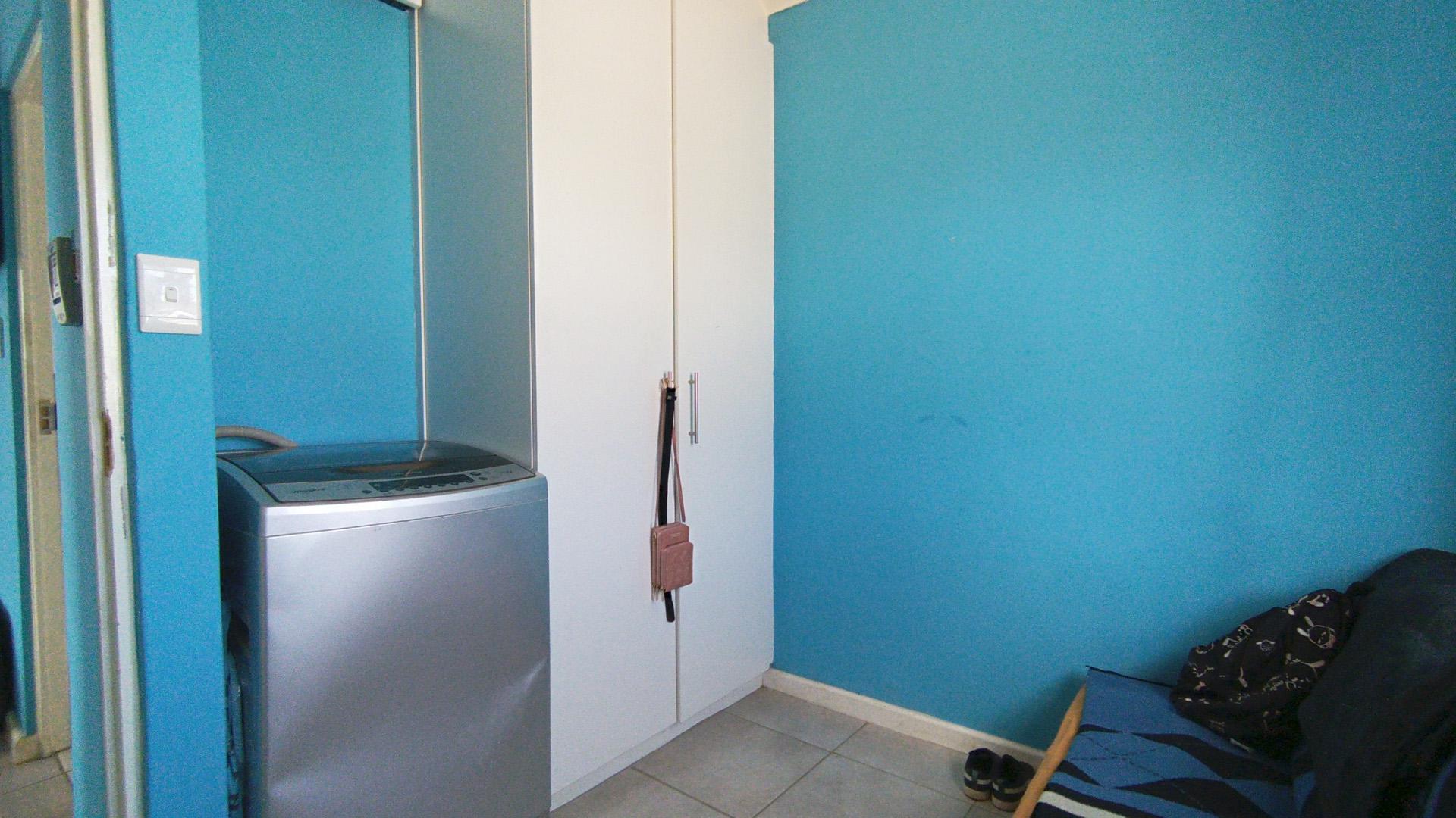 Bed Room 1 - 8 square meters of property in Paarl