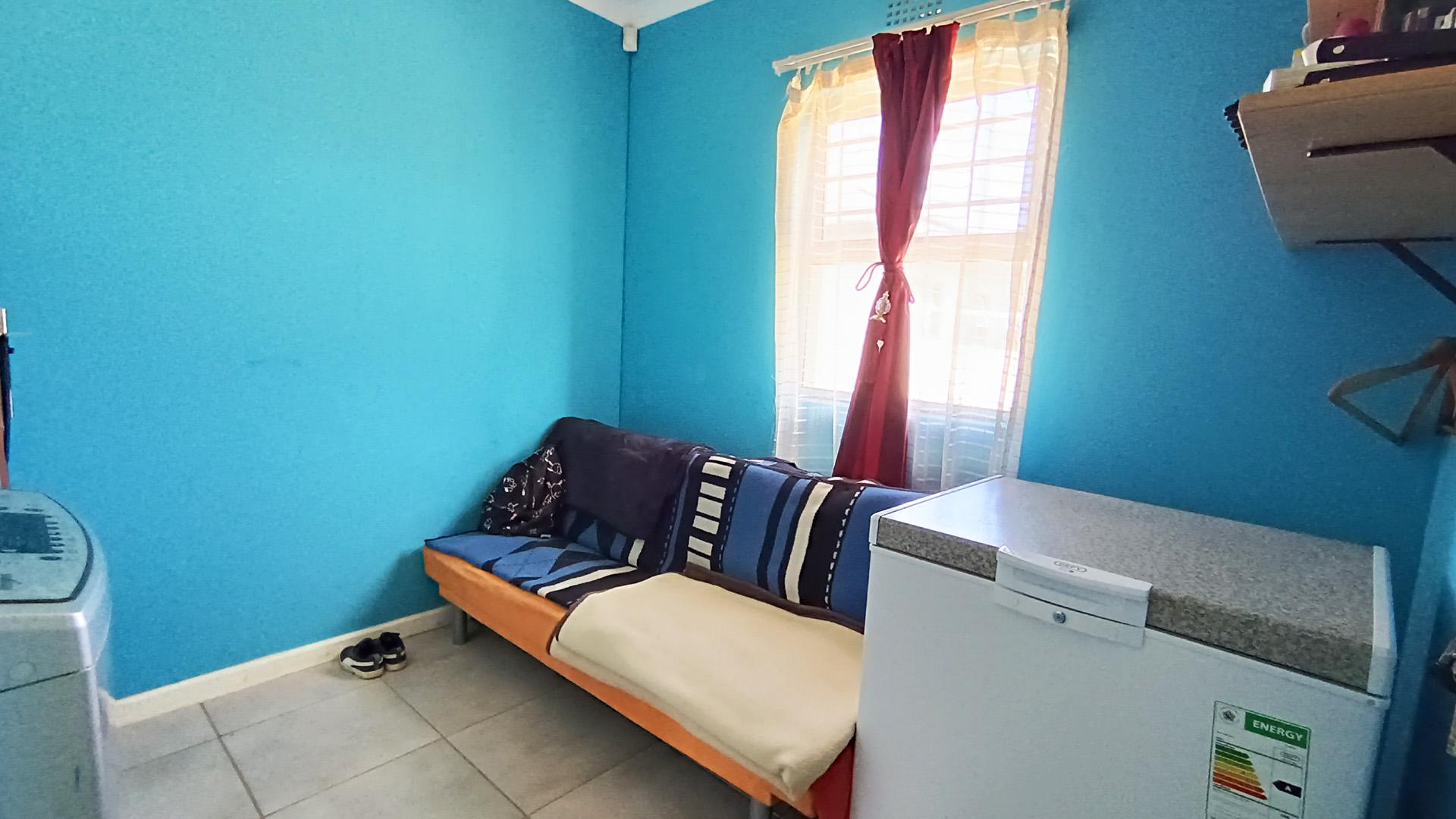 Bed Room 1 - 8 square meters of property in Paarl