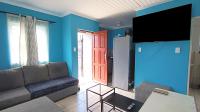 Lounges - 10 square meters of property in Paarl