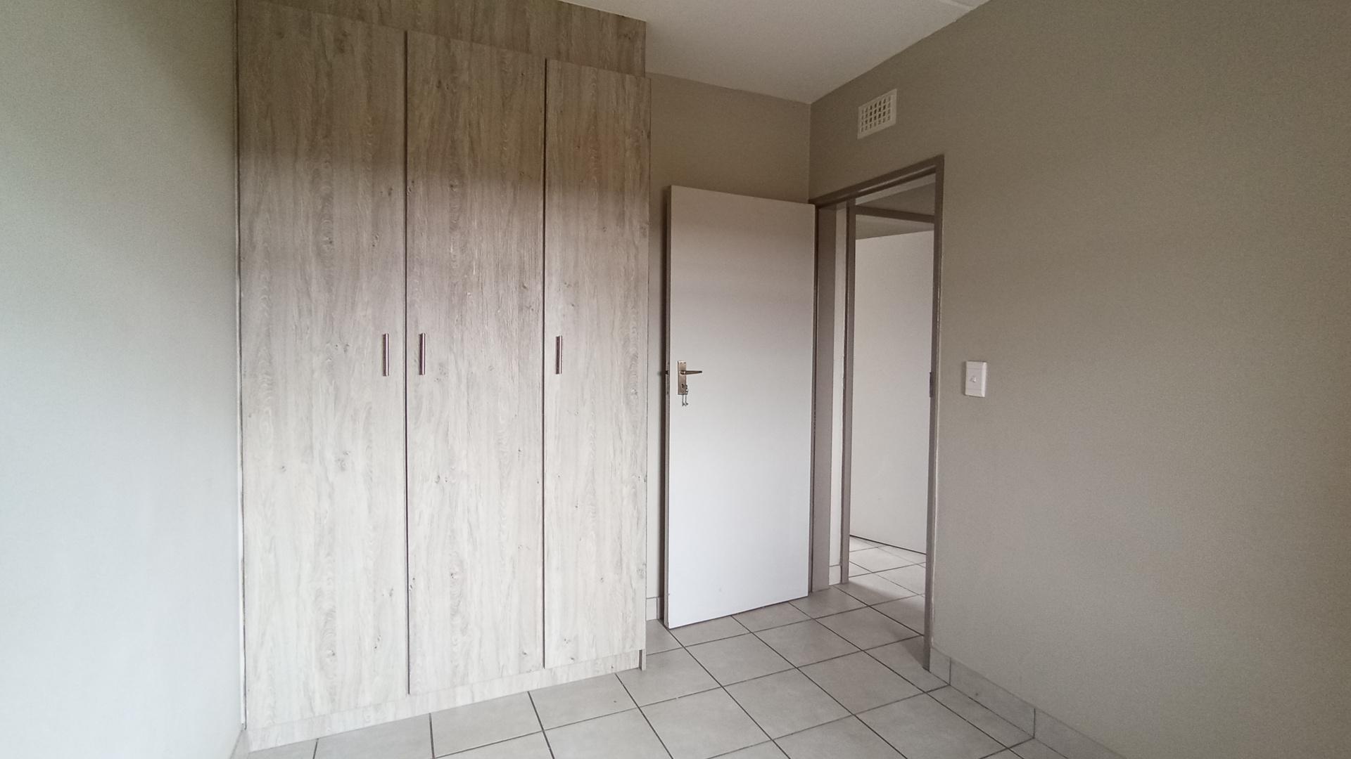 Bed Room 2 - 10 square meters of property in Heuweloord