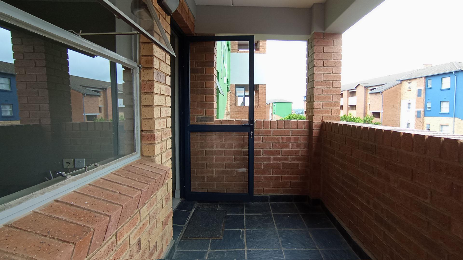 Balcony - 7 square meters of property in Heuweloord