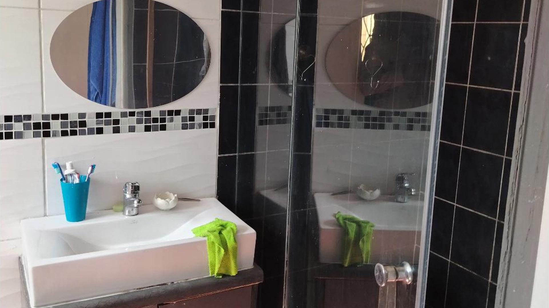 Bathroom 2 of property in Mitchells Plain